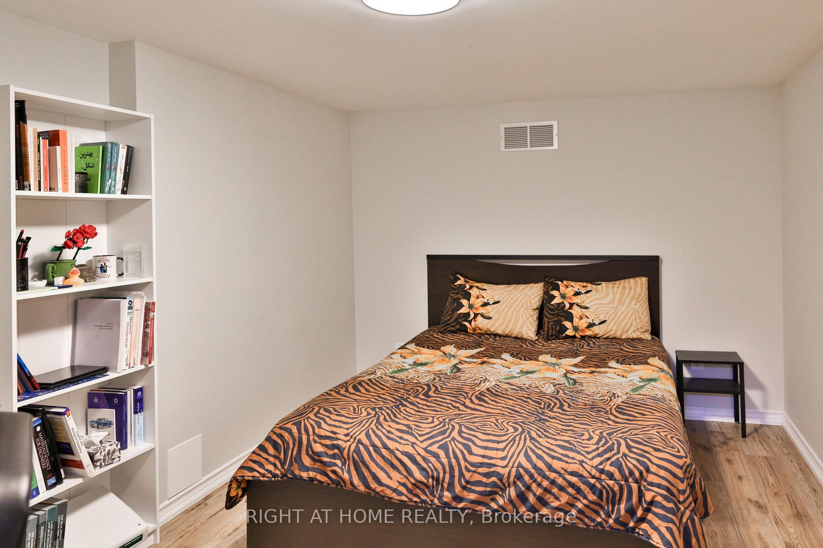 Detached House for sale at 122 Red Cardinal Trail, Richmond Hill, Ontario, L4E 4B7 - Oak Ridges - MLS: N12902954