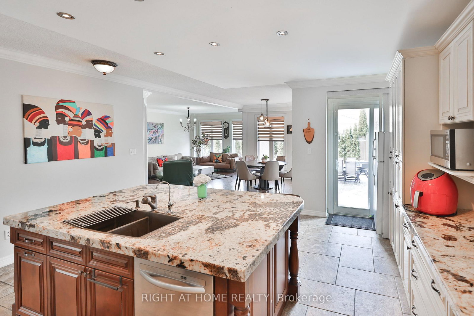 Detached House for sale at 122 Red Cardinal Trail, Richmond Hill, Ontario, L4E 4B7 - Oak Ridges - MLS: N12902954