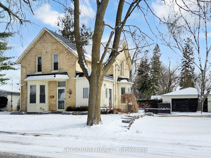 19 Spruce St, Aurora, L4G 1R7 | Image 2