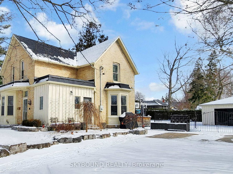 19 Spruce St, Aurora, L4G 1R7 | Image 3