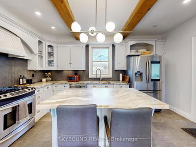 19 Spruce Street • Aurora, ON photo 8