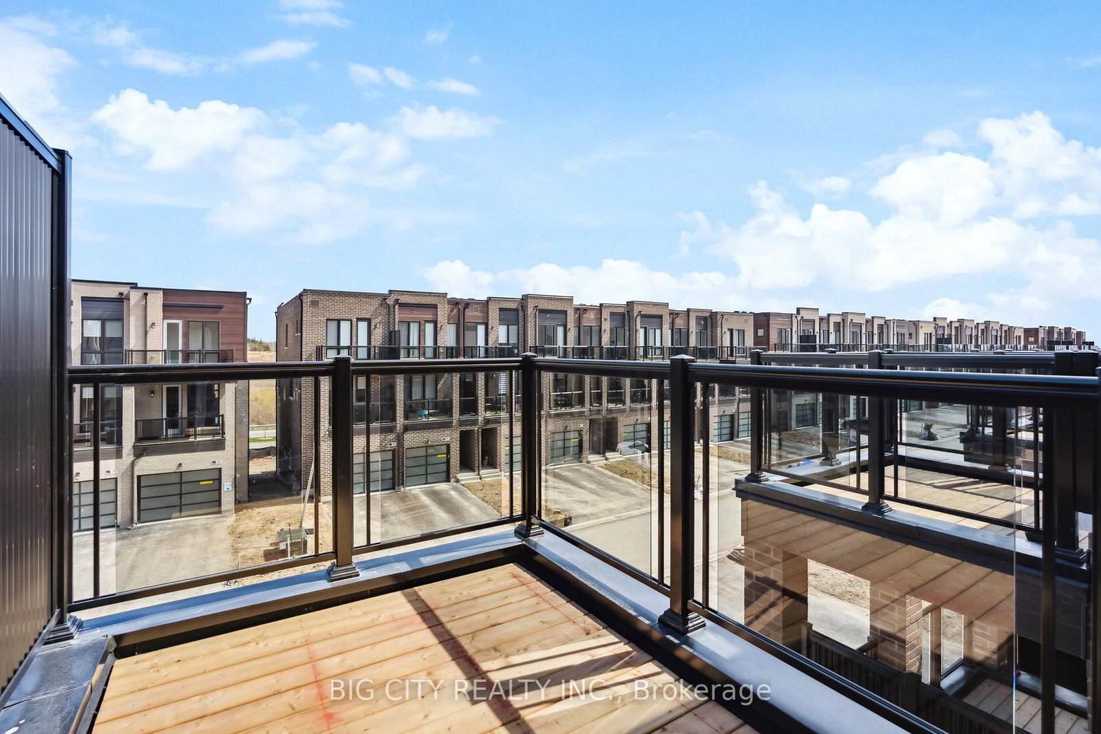 Townhouse for lease at 101 Stauffer Crescent, Markham, Ontario, L6B 1R1 - Cornell - MLS: N12904206