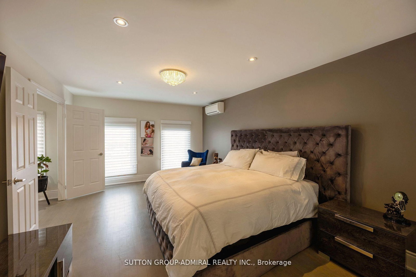 Detached House for sale at 1 Regent Street, Richmond Hill, Ontario, L4C 9A9 - Mill Pond - MLS: N12904302