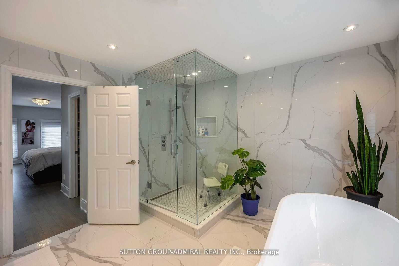 Detached House for sale at 1 Regent Street, Richmond Hill, Ontario, L4C 9A9 - Mill Pond - MLS: N12904302