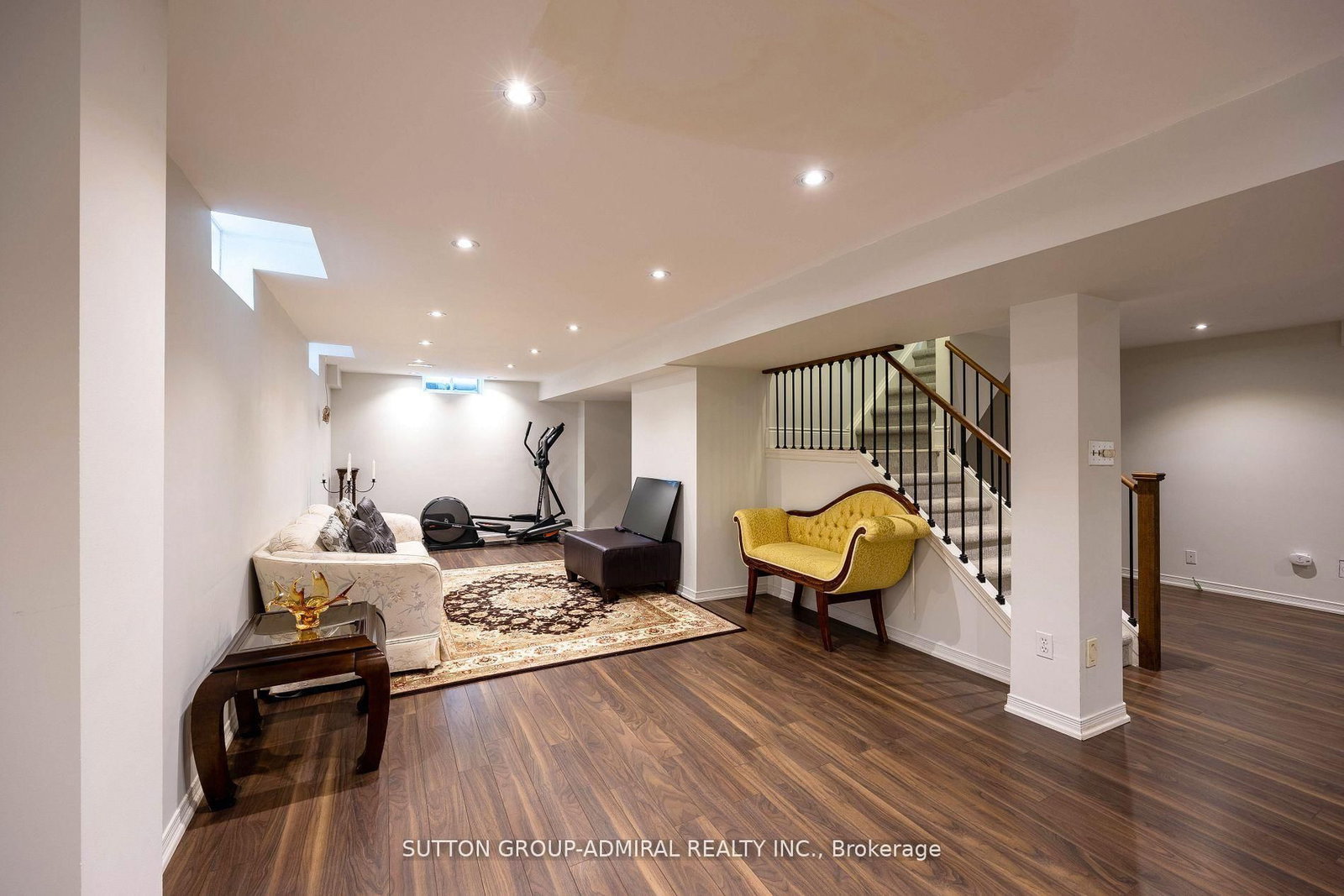 Detached House for sale at 1 Regent Street, Richmond Hill, Ontario, L4C 9A9 - Mill Pond - MLS: N12904302