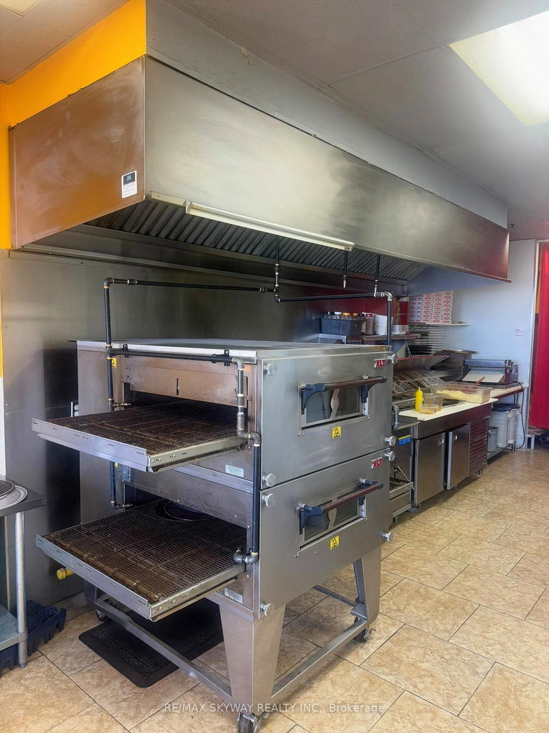 101 - 9461 Jane St, Vaughan, L6A 4H8 | Image 2