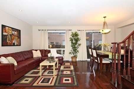 26 Macgregor Ave, Richmond Hill, L4B 4S9 | Image 2