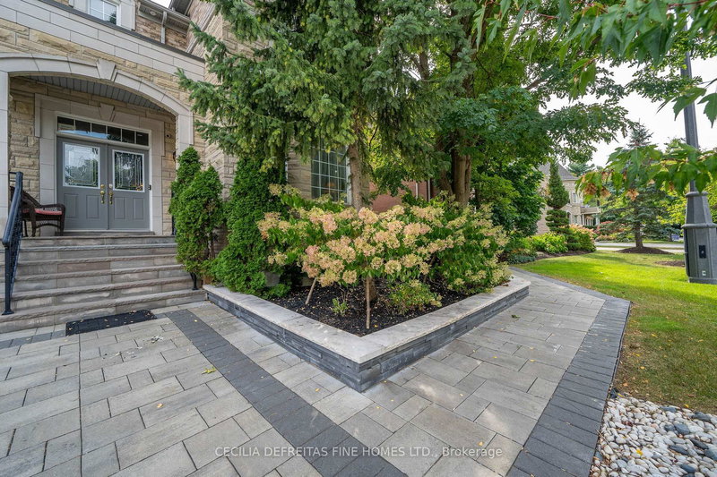 11 Beauvista Crt, Vaughan, L4H 3G6 | Image 2