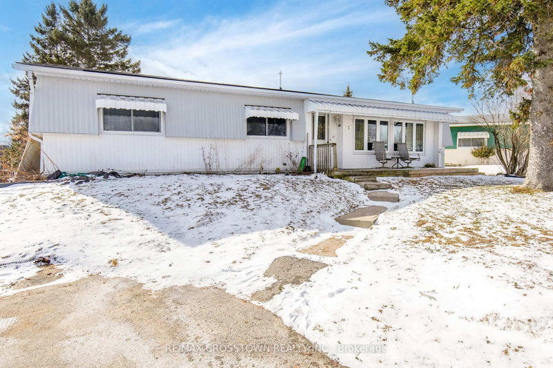 3 Fairbirch Crt, Innisfil, L9S 1R2 | Image 2