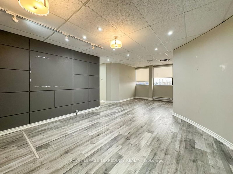 201 - 5402 Main St, Whitchurch-Stouffville, L4A 1H3 | Image 2