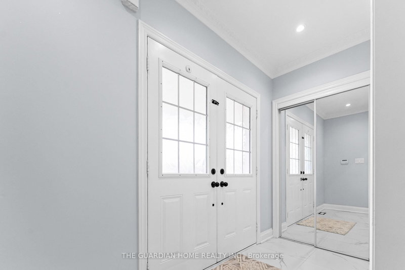 73 Crowther Dr, Newmarket, L3X 3G4 | Image 2