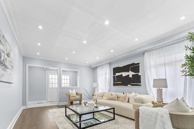 73 Crowther Dr, Newmarket, L3X 3G4 | Image 3