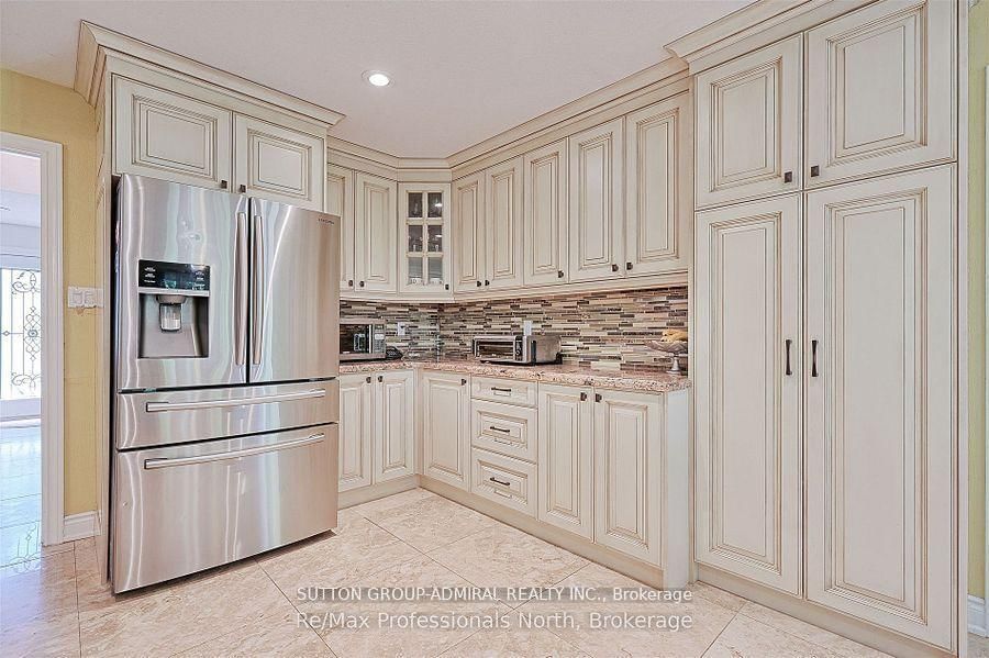 Detached House for sale at 8 Elmsley Drive, Richmond Hill, Ontario, L4C 8N1 - Observatory - MLS: N12905898