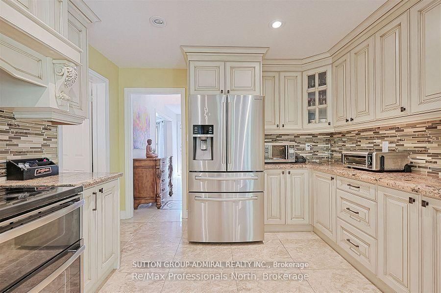 Detached House for sale at 8 Elmsley Drive, Richmond Hill, Ontario, L4C 8N1 - Observatory - MLS: N12905898