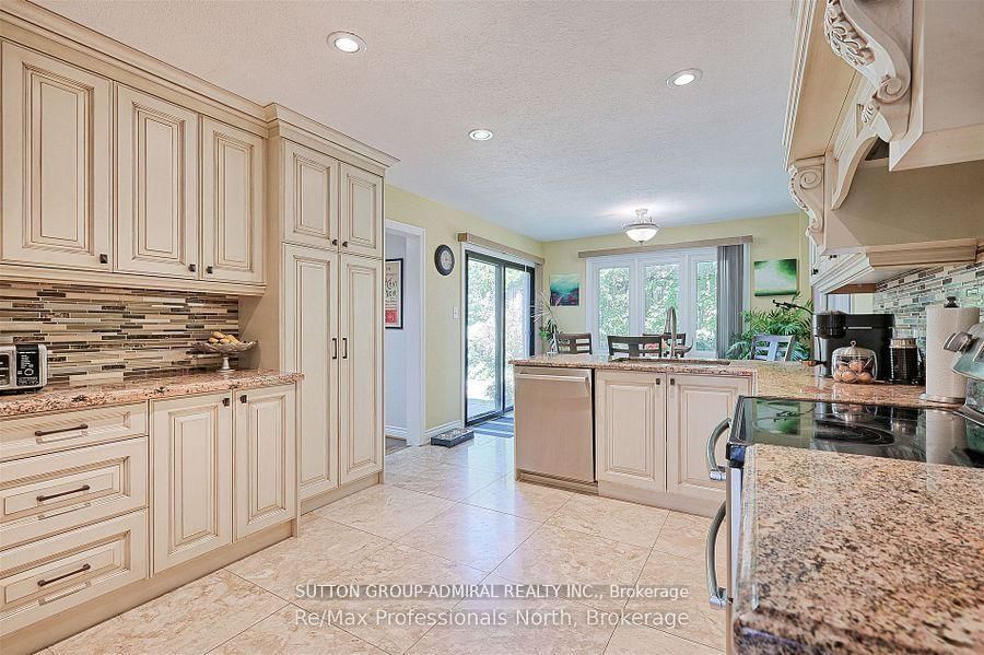 Detached House for sale at 8 Elmsley Drive, Richmond Hill, Ontario, L4C 8N1 - Observatory - MLS: N12905898