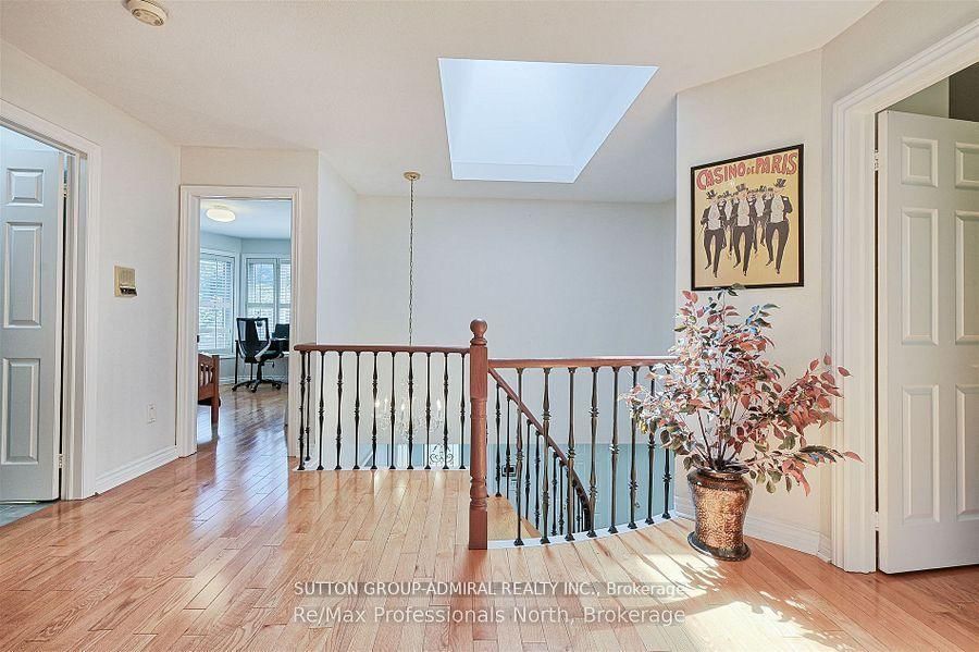 Detached House for sale at 8 Elmsley Drive, Richmond Hill, Ontario, L4C 8N1 - Observatory - MLS: N12905898