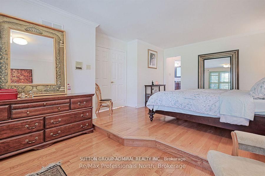 Detached House for sale at 8 Elmsley Drive, Richmond Hill, Ontario, L4C 8N1 - Observatory - MLS: N12905898