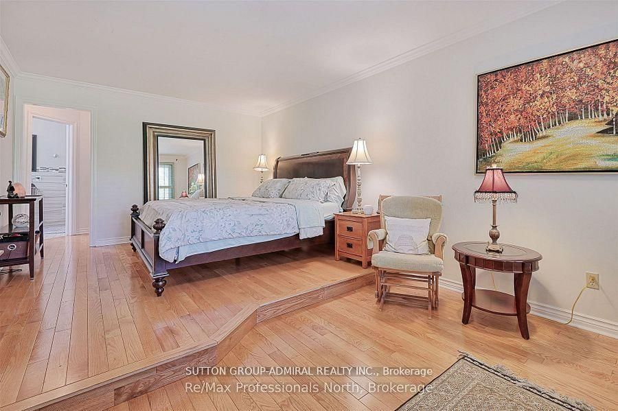 Detached House for sale at 8 Elmsley Drive, Richmond Hill, Ontario, L4C 8N1 - Observatory - MLS: N12905898