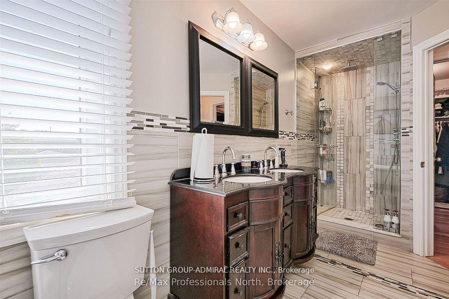 Detached House for sale at 8 Elmsley Drive, Richmond Hill, Ontario, L4C 8N1 - Observatory - MLS: N12905898