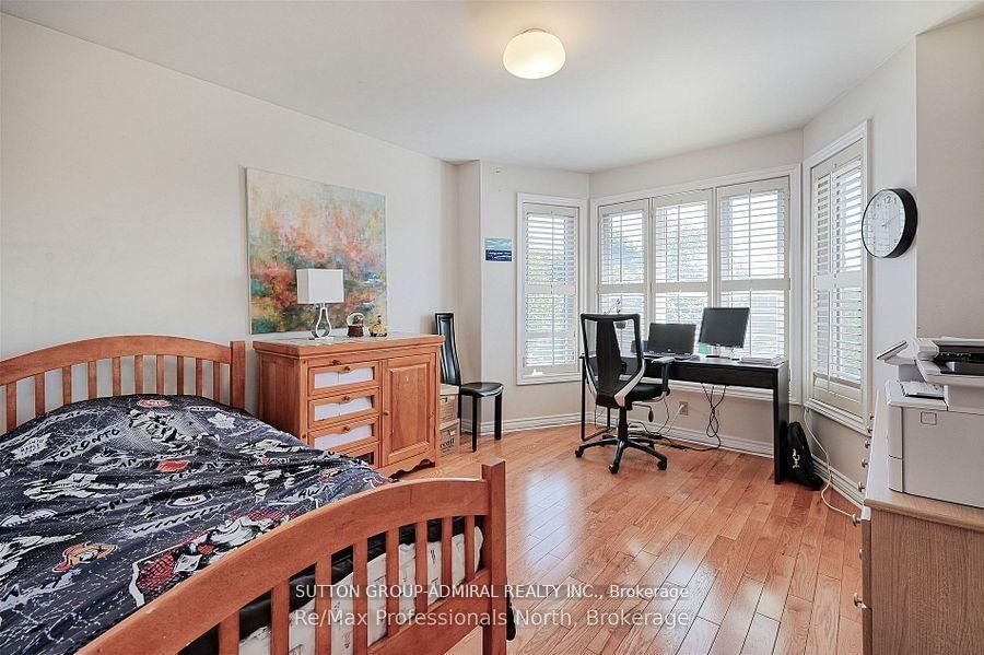 Detached House for sale at 8 Elmsley Drive, Richmond Hill, Ontario, L4C 8N1 - Observatory - MLS: N12905898