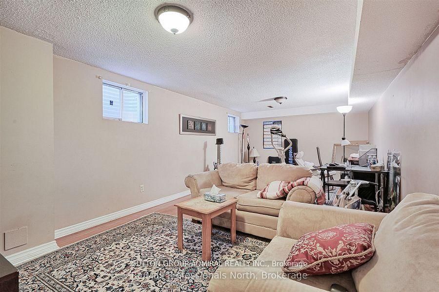 Detached House for sale at 8 Elmsley Drive, Richmond Hill, Ontario, L4C 8N1 - Observatory - MLS: N12905898