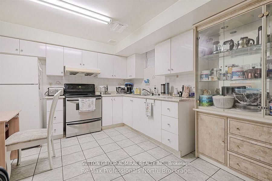 Detached House for sale at 8 Elmsley Drive, Richmond Hill, Ontario, L4C 8N1 - Observatory - MLS: N12905898