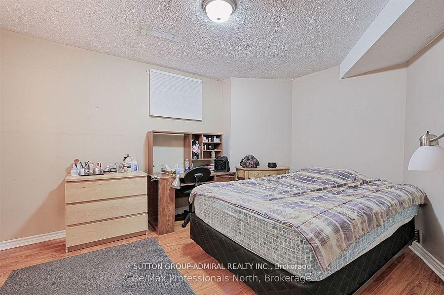 Detached House for sale at 8 Elmsley Drive, Richmond Hill, Ontario, L4C 8N1 - Observatory - MLS: N12905898