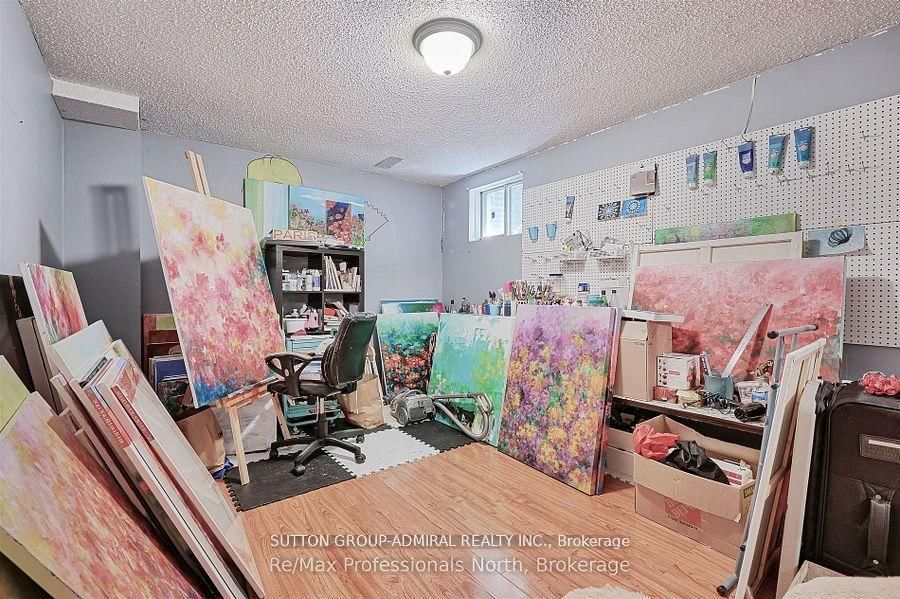 Detached House for sale at 8 Elmsley Drive, Richmond Hill, Ontario, L4C 8N1 - Observatory - MLS: N12905898