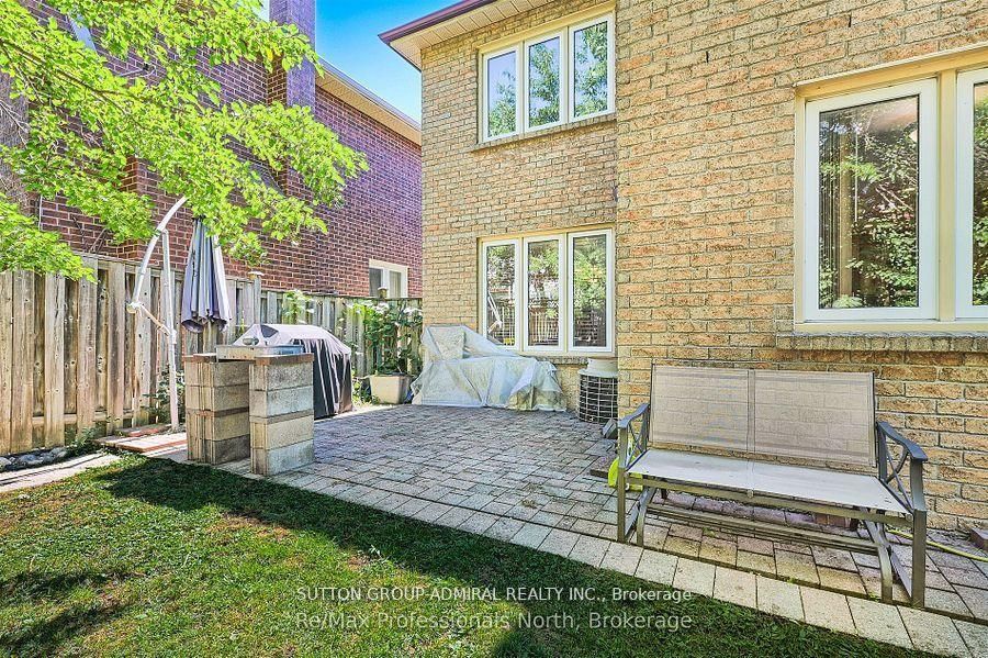 Detached House for sale at 8 Elmsley Drive, Richmond Hill, Ontario, L4C 8N1 - Observatory - MLS: N12905898