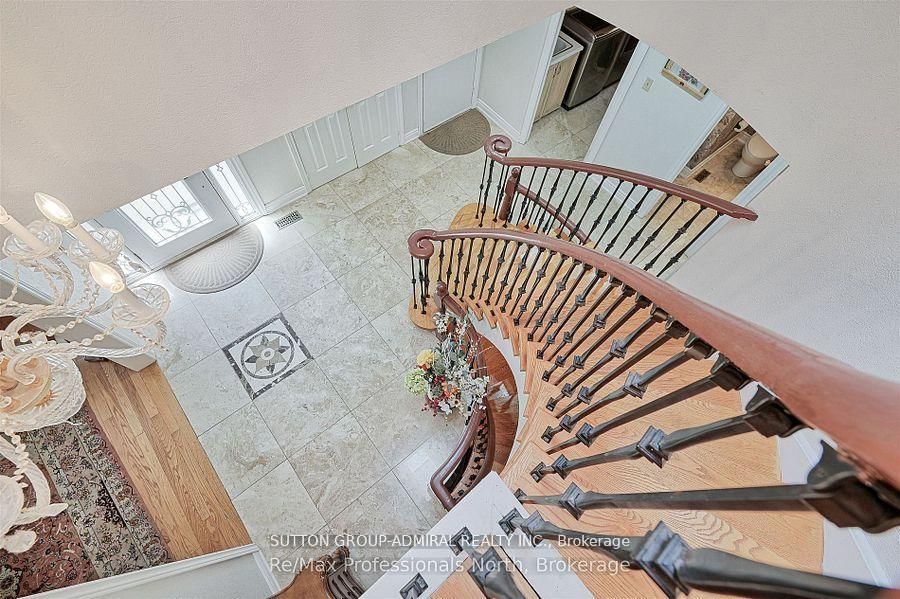 Detached House for sale at 8 Elmsley Drive, Richmond Hill, Ontario, L4C 8N1 - Observatory - MLS: N12905898