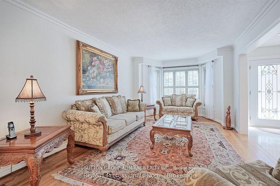 Detached House for sale at 8 Elmsley Drive, Richmond Hill, Ontario, L4C 8N1 - Observatory - MLS: N12905898