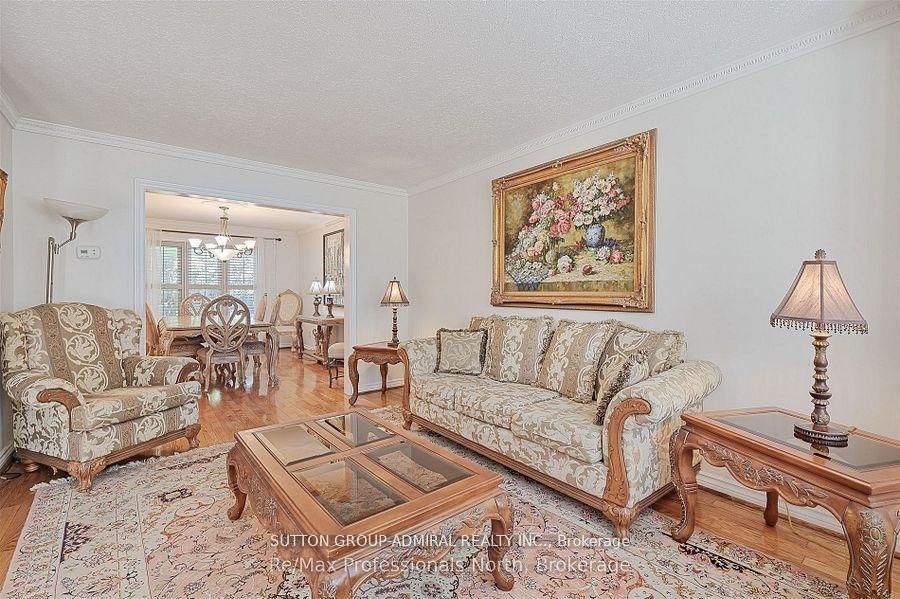 Detached House for sale at 8 Elmsley Drive, Richmond Hill, Ontario, L4C 8N1 - Observatory - MLS: N12905898