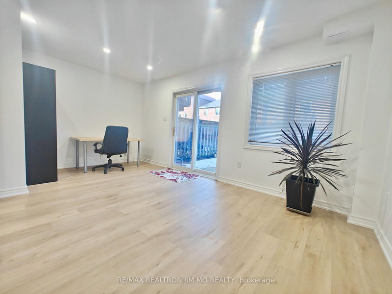 149 Sassafras Circ, Vaughan, L4J 8M9 | Image 3