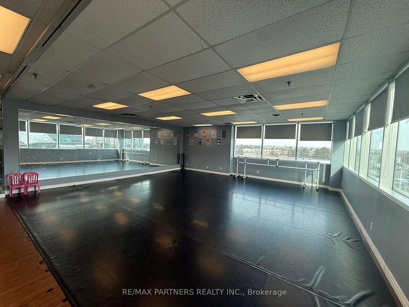 323&325 - 550 Highway 7 E, Richmond Hill, L4B 3Z4 | Image 2