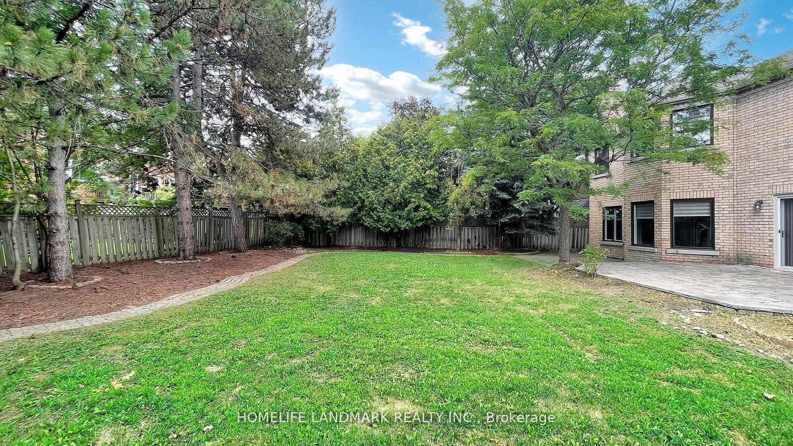 Detached House for sale at 16 Crescentview Road, Richmond Hill, Ontario, L4B 2Z1 - Bayview Hill - MLS: N12907096