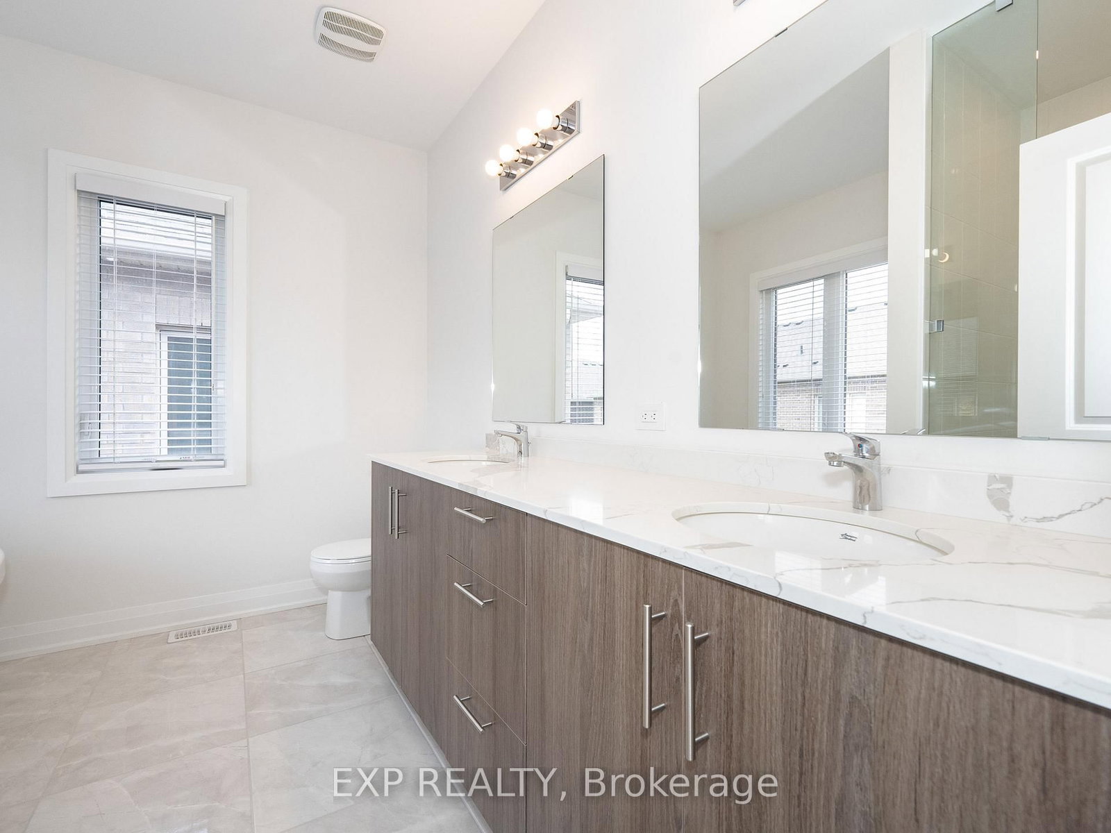 Detached House for sale at 14 Longworth Avenue, Richmond Hill, Ontario, L4E 1J1 - Rural Richmond Hill - MLS: N12907588