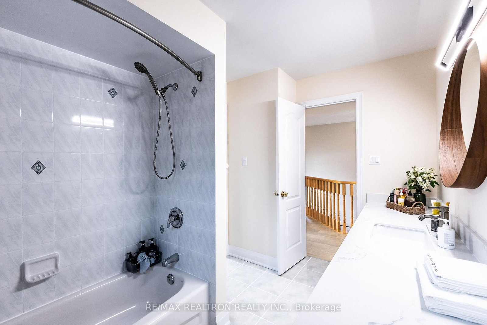 Detached House for sale at 42 Linda Margaret Crescent, Richmond Hill, Ontario, L4S 2B6 - Devonsleigh - MLS: N12907876