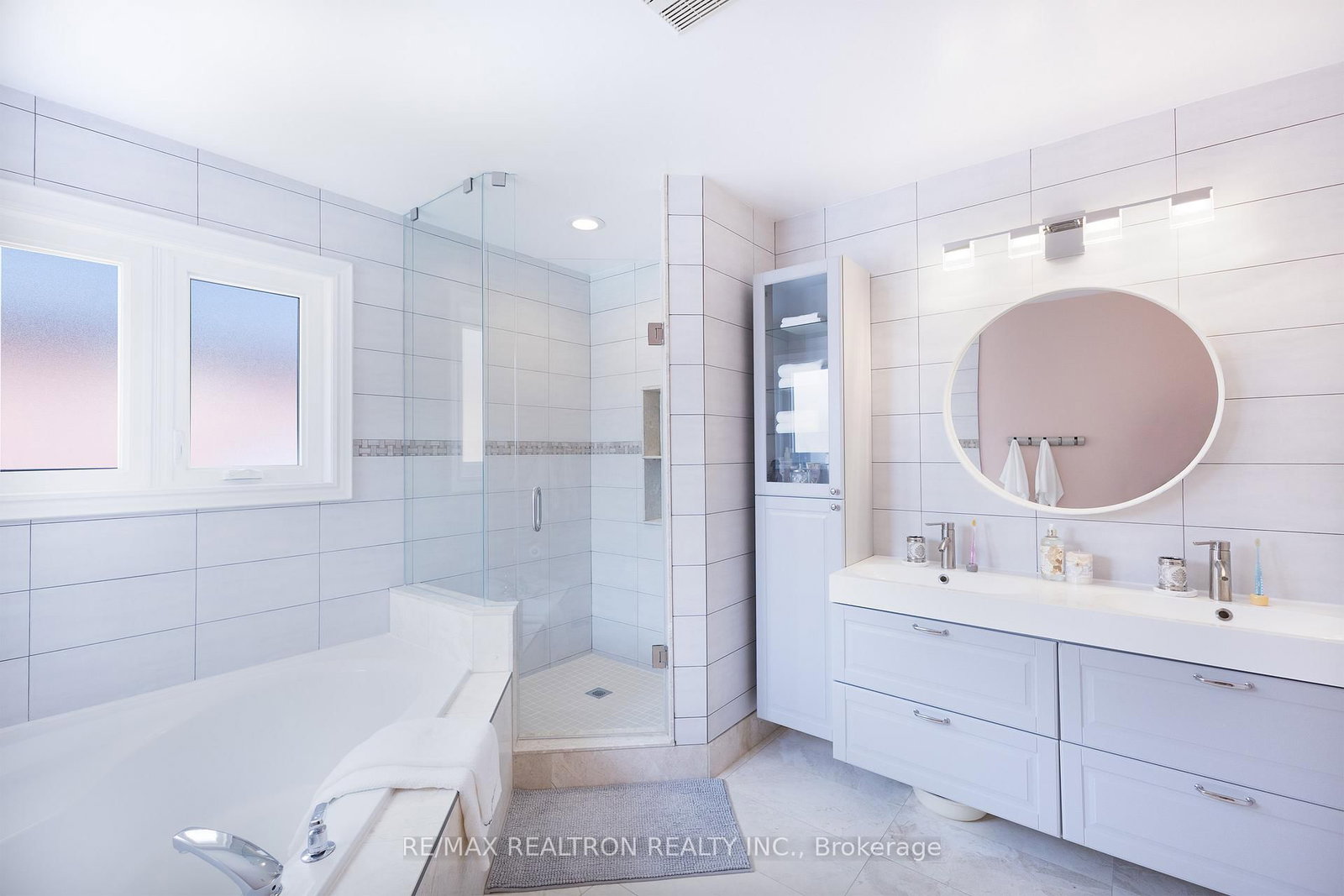 Detached House for sale at 42 Linda Margaret Crescent, Richmond Hill, Ontario, L4S 2B6 - Devonsleigh - MLS: N12907876