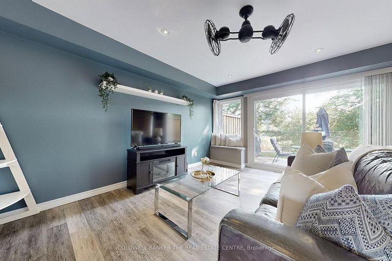 195 - 195 Milestone Cres, Aurora, L4G 3M2 | Image 3