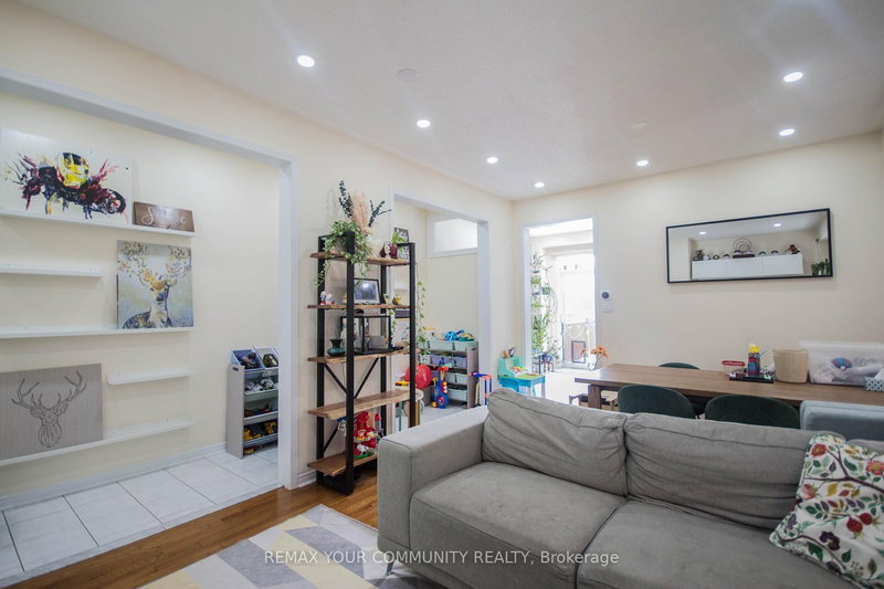 15 Voysey Way, Markham, L3S 0B4 | Image 2