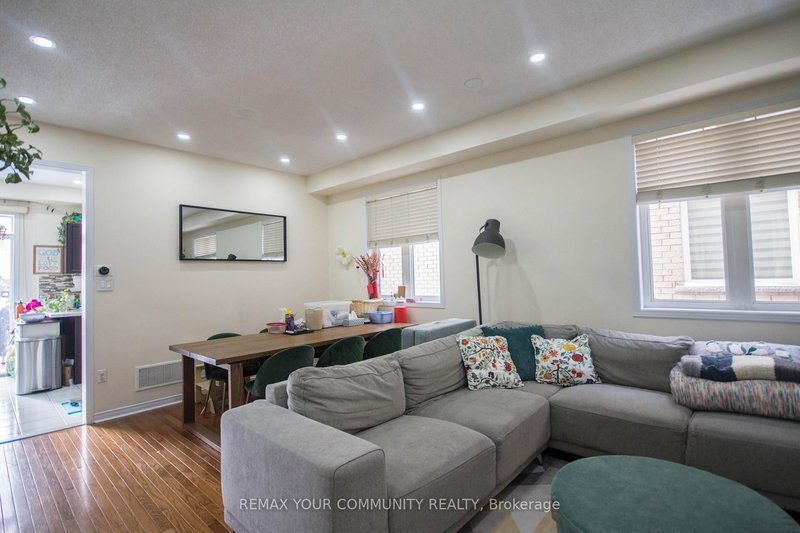 15 Voysey Way, Markham, L3S 0B4 | Image 3