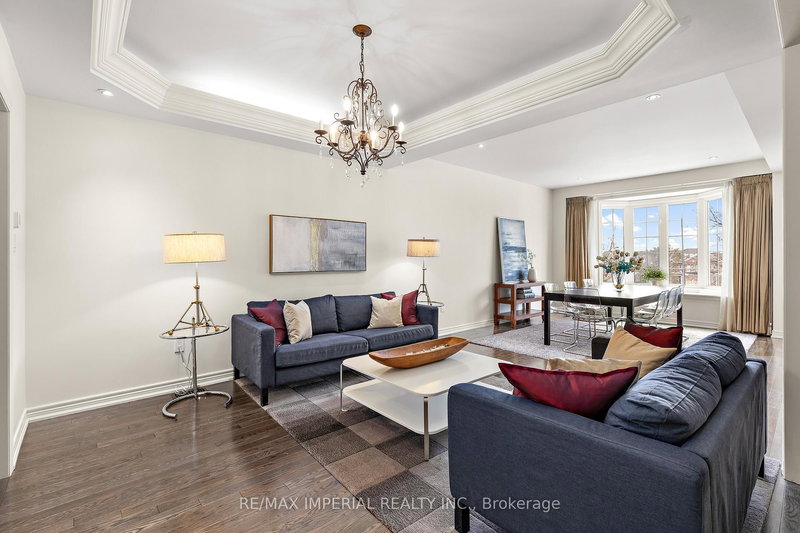 16 Carriage House Crt, Richmond Hill, L4E 4V3 | Image 3