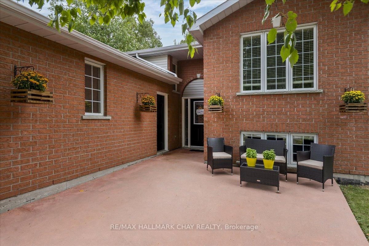 Detached House for sale at 1103 Belle Aire Beach Road, Innisfil, Ontario, L0L 1C0 - Rural Innisfil - MLS: N12908644