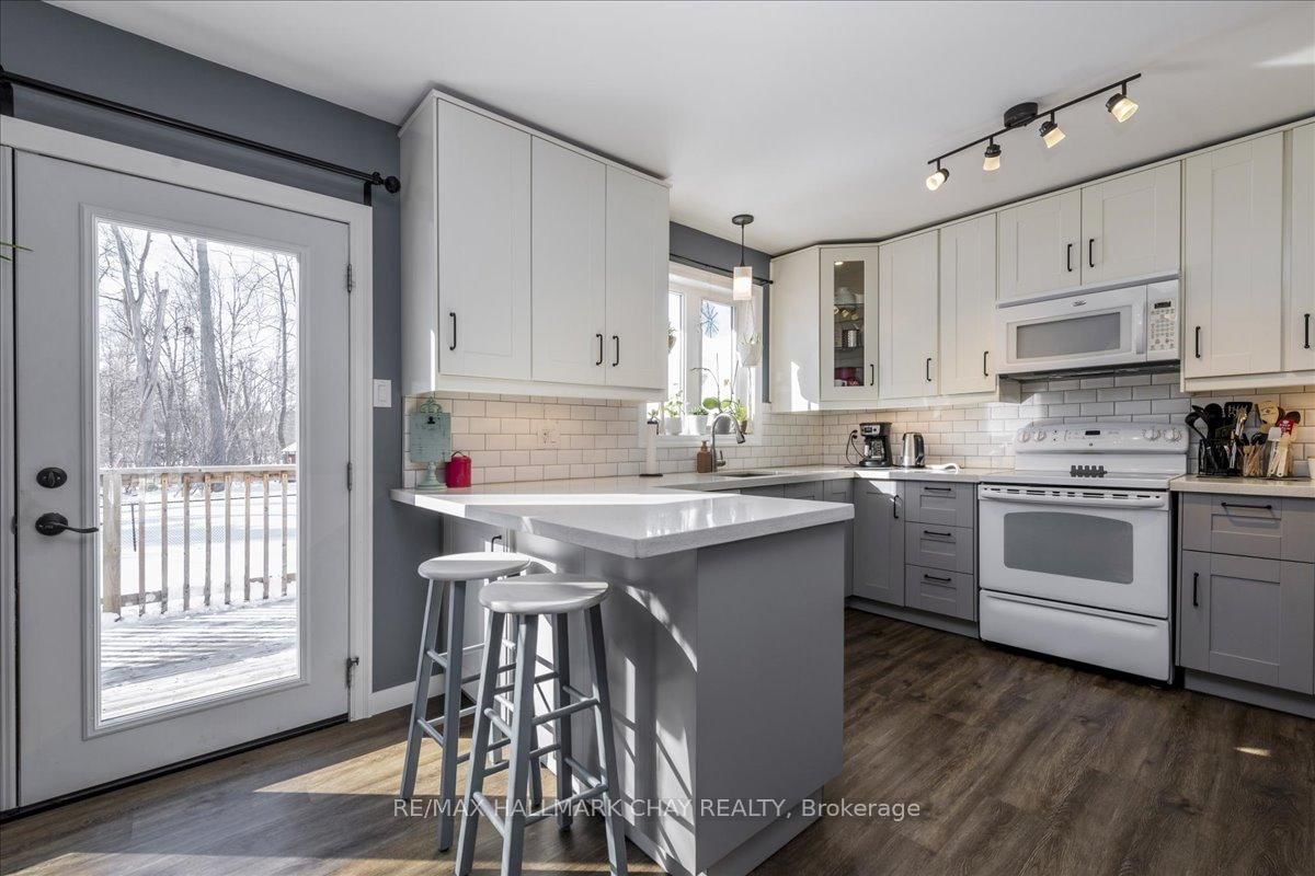 Detached House for sale at 1103 Belle Aire Beach Road, Innisfil, Ontario, L0L 1C0 - Rural Innisfil - MLS: N12908644