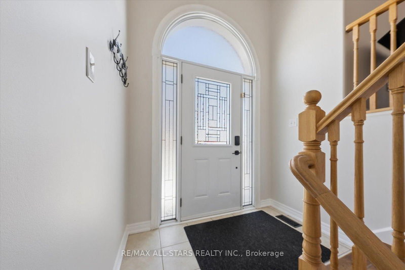 4 Smith St, Bradford West Gwillimbury, L3Z 3C9 | Image 3