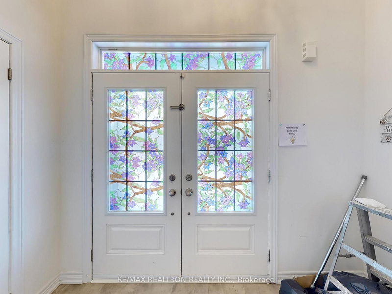 Upper - 22 Pietrowski Dr, Georgina, L4P 0J7 | Image 2