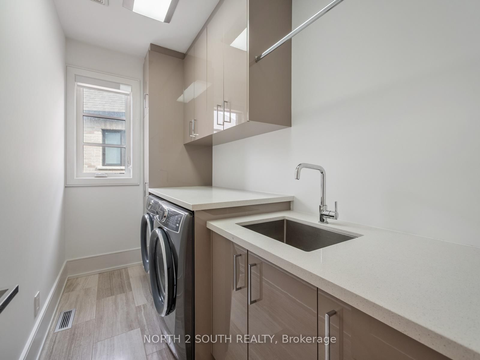 Detached House for sale at 36 Kylemount Court, Vaughan, Ontario, L4J 0J4 - Patterson - MLS: N12910190