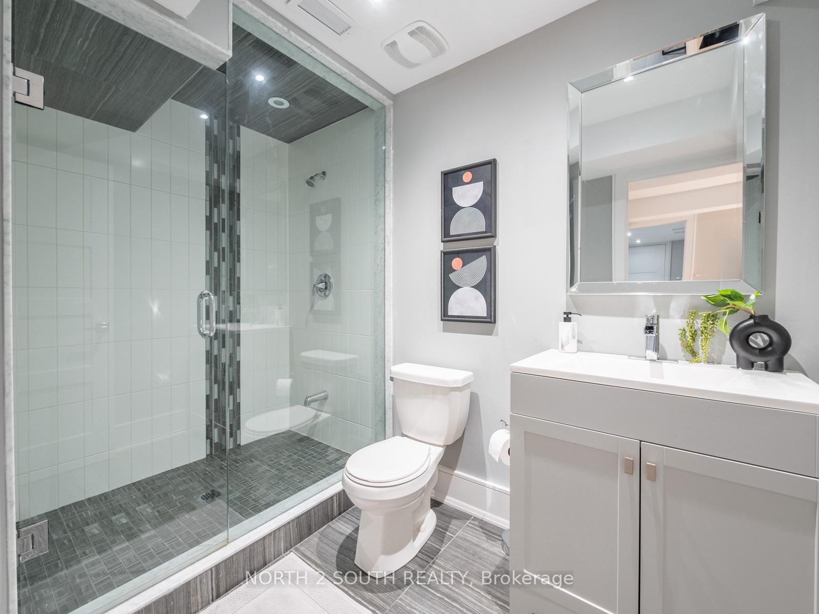 Detached House for sale at 36 Kylemount Court, Vaughan, Ontario, L4J 0J4 - Patterson - MLS: N12910190