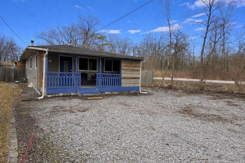 815 Lagoon Dr, Georgina, L0E 1S0 | Image 2