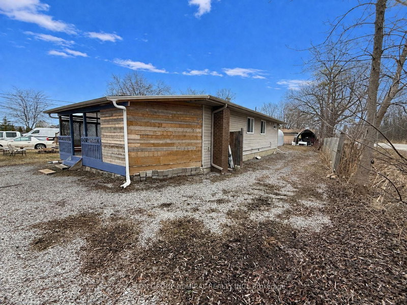 815 Lagoon Dr, Georgina, L0E 1S0 | Image 3